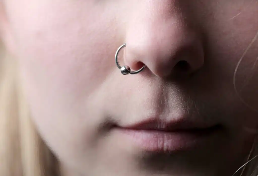 Entretien piercing au nez